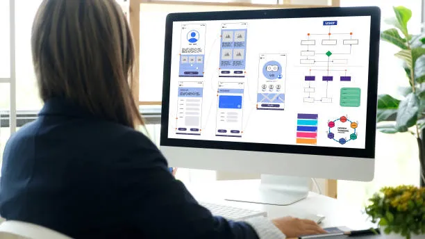 Pantallas con maquetas digitales de sitios web funcionales para negocios locales, parte de un desarrollo de diseño de páginas web en Monterrey.