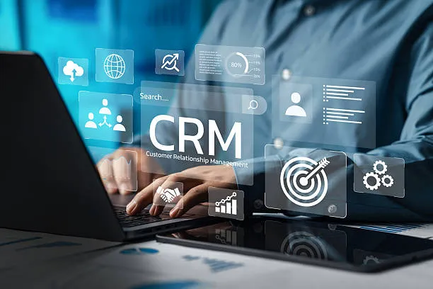 embudo de ventas digital con seguimiento de prospectos en sistema CRM