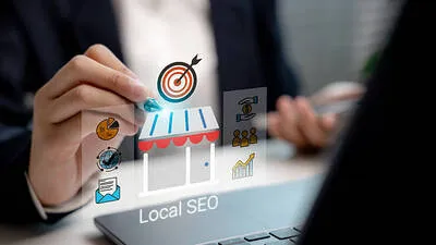 Marketing digital para negocios locales en computadora con estrategia de SEO localización para mejorar el posicionamiento en buscadores.